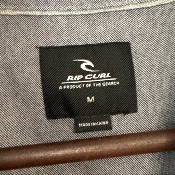 Men's Rip Curl Gray Casual Short Sleeve Button Down Shirt - Picture 5 of 9